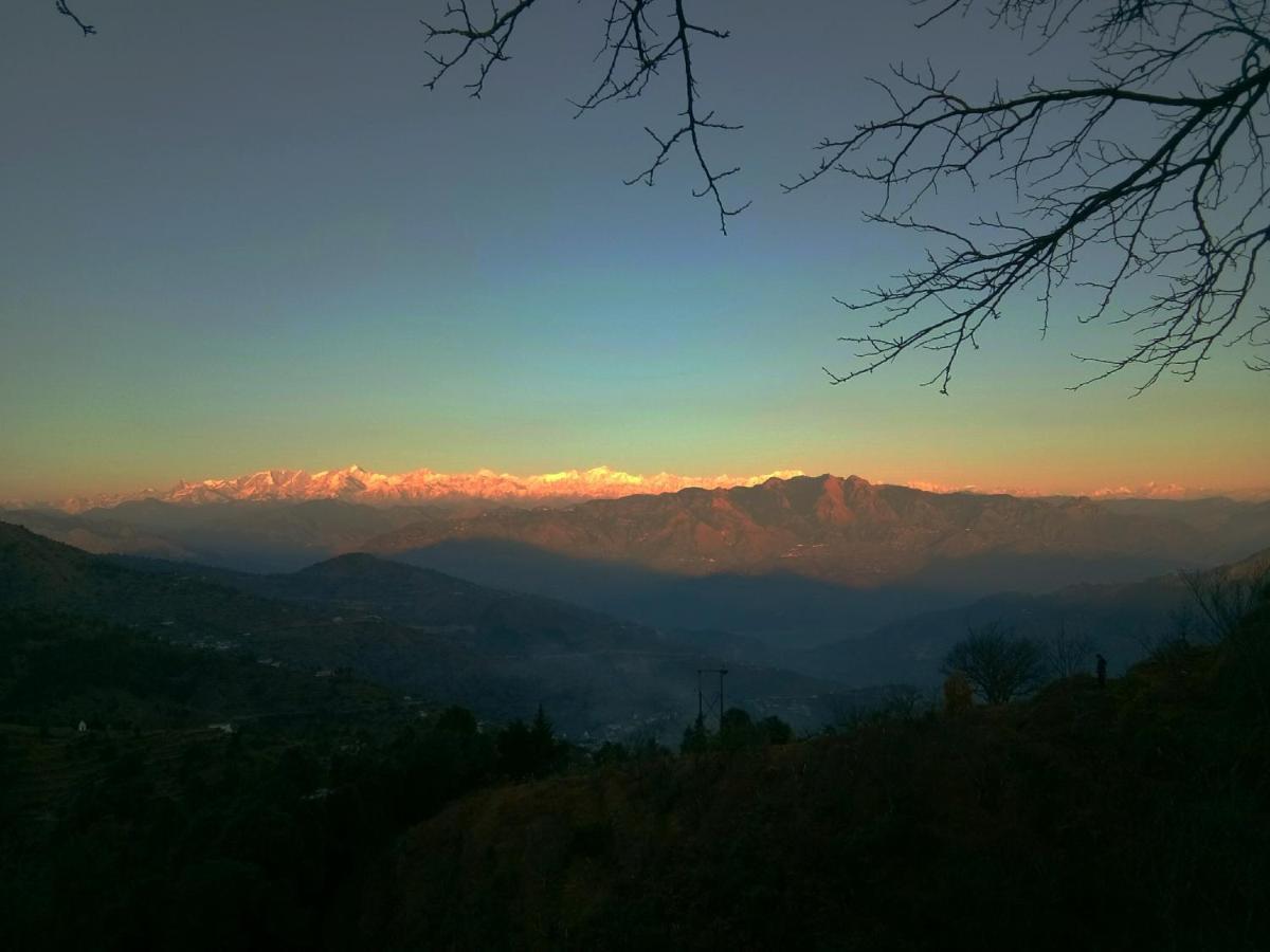 In Apple Estate Kanatal - Himalayan View Resort With Courteous Staff ภายนอก รูปภาพ